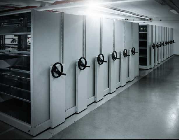 SCAFFALATURA CON RIPIANI MOBILE